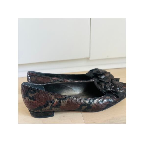 Stuart Weitzman Camo Print Flats Black Brown Size 7 Bow Classic Minimalist - Picture 3 of 6
